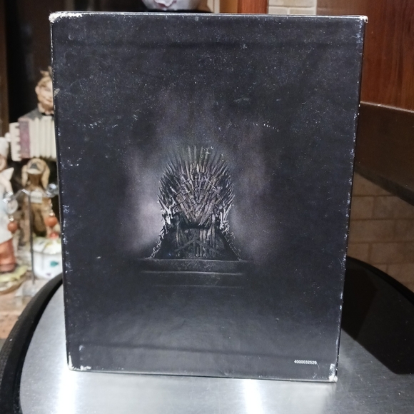 Game of Thrones: The Complete First Season (Blu-ray, 2012, 5-Disc Set) - Picture 2 of 16
